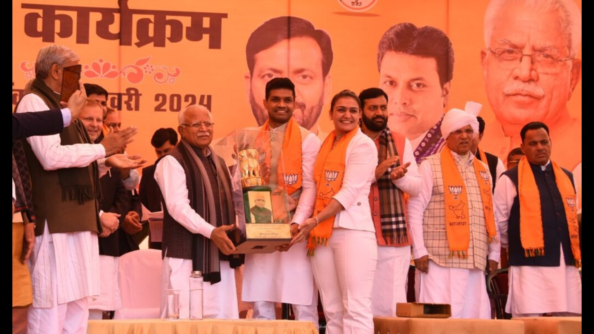वर्ल्ड चैंपियन बॉक्सर और भीम अवार्डी स्वीटी बूरा पति दीपक हुड्डा के साथ भाजपा में हुई शामिल